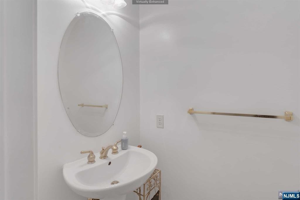 mls-number-24036064-3-bed-3-bath-condo-coop-townhouse-property-for