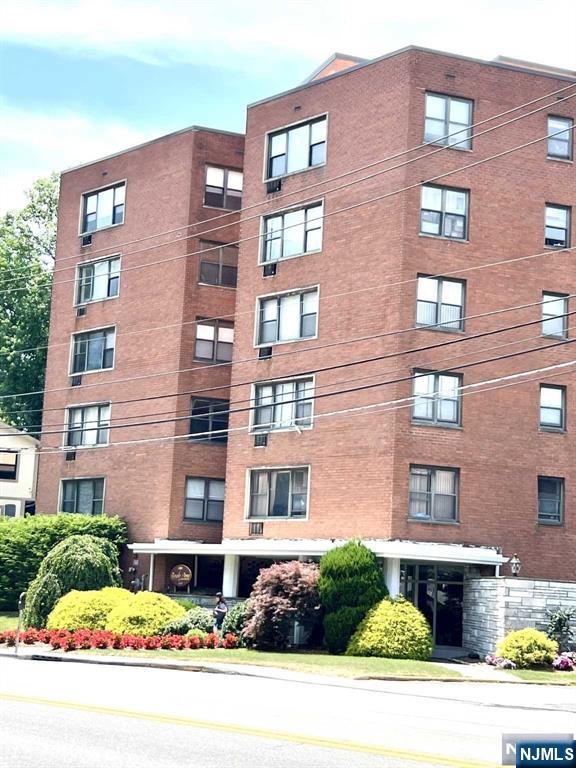 MLS Number 24036174 - 1 bed,1 bath, Condo/Coop/Townhouse Property for ...