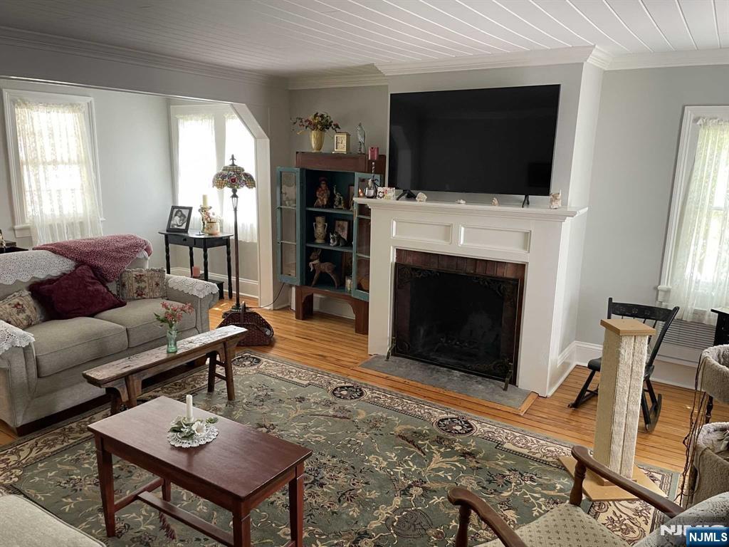 2ND VIEW OF FLR/FAM RM