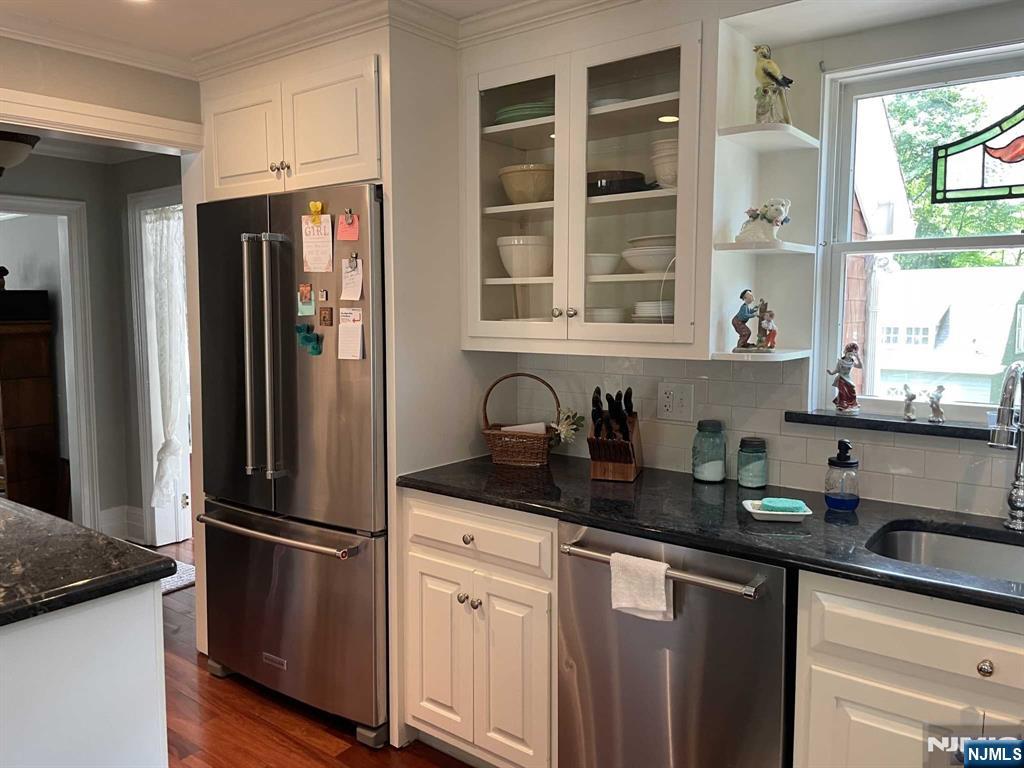 OPEN KITCHEN TO DR