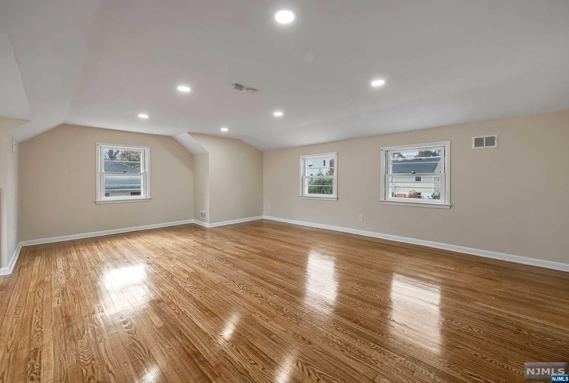164 Jeffer, Ridgewood, NJ 07450 Listing Photo  18