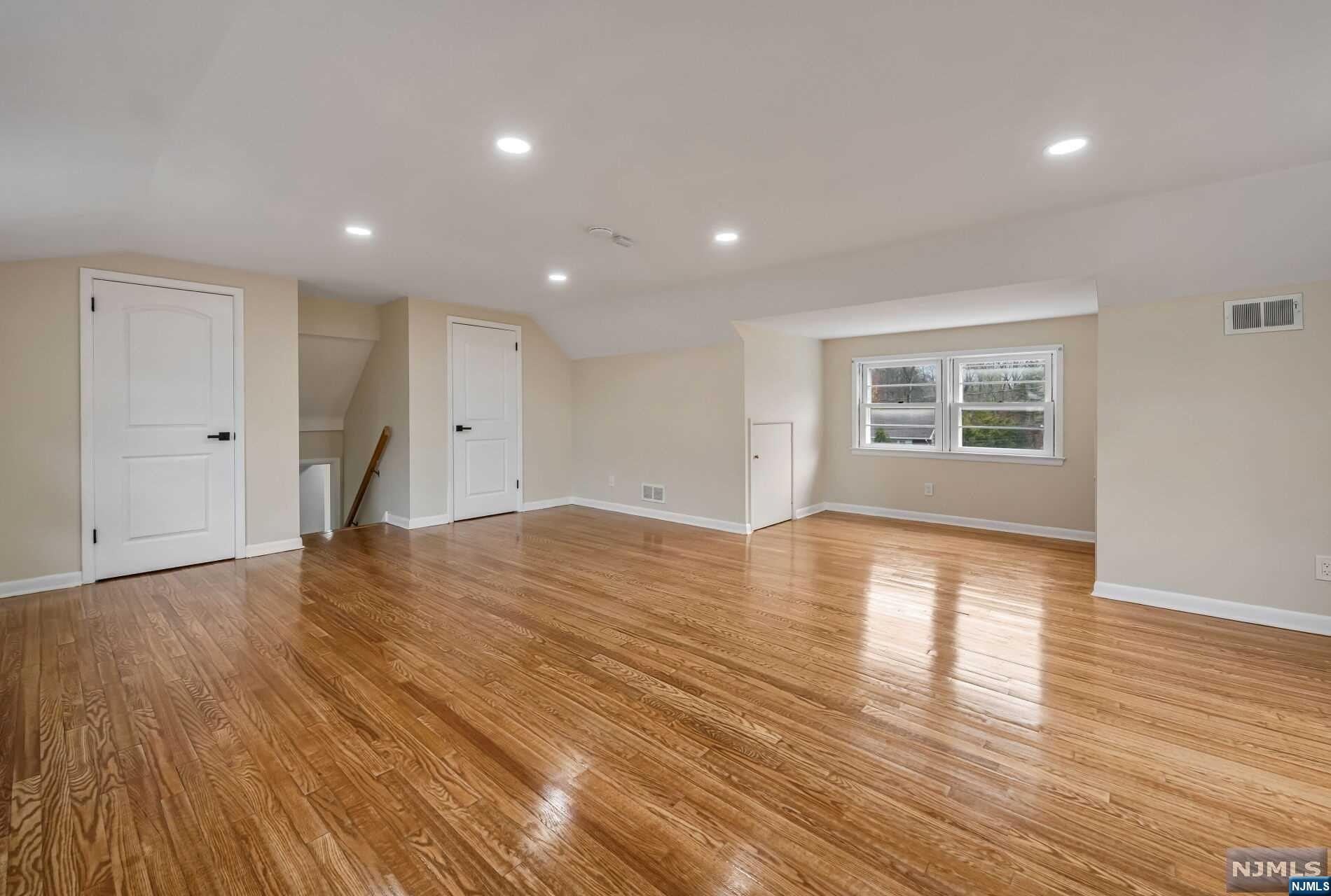 164 Jeffer, Ridgewood, NJ 07450 Listing Photo  19