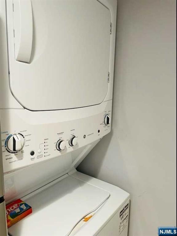 WASHER & DRYER IN UNIT