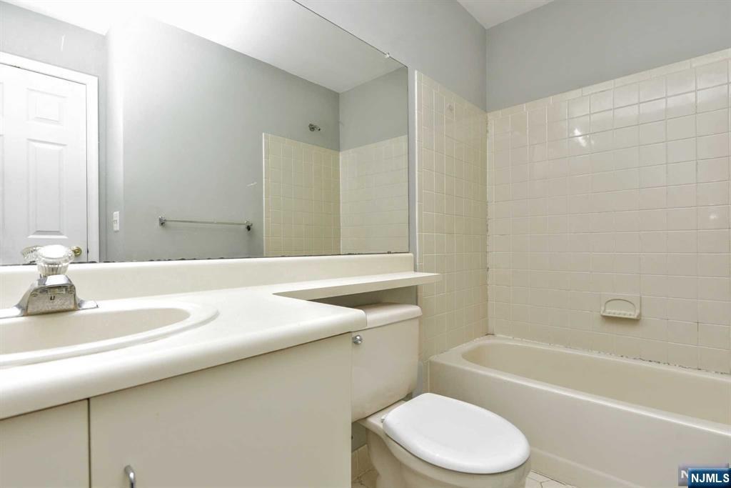1124 Hyde Park, Mahwah, NJ 07430 Listing Photo  12