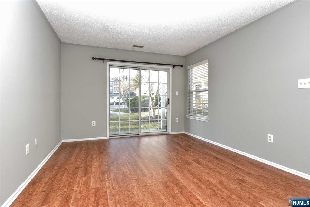 1124 Hyde Park, Mahwah, NJ 07430 Listing Photo  4