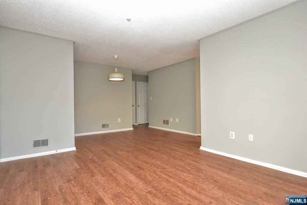 1124 Hyde Park, Mahwah, NJ 07430 Listing Photo  5