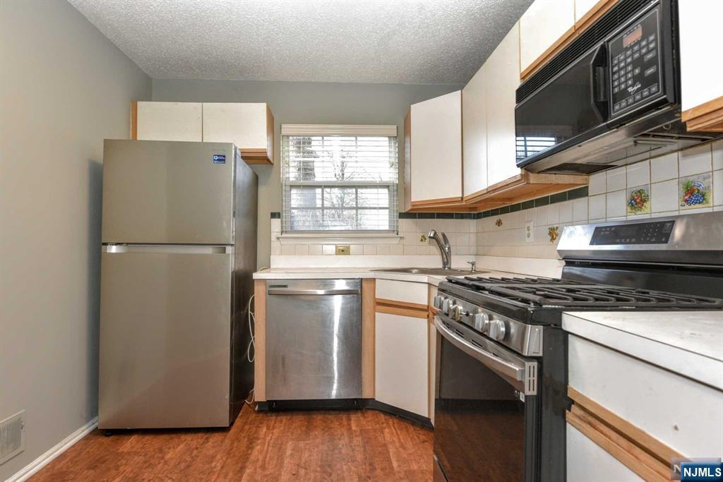 1124 Hyde Park, Mahwah, NJ 07430 Listing Photo  7
