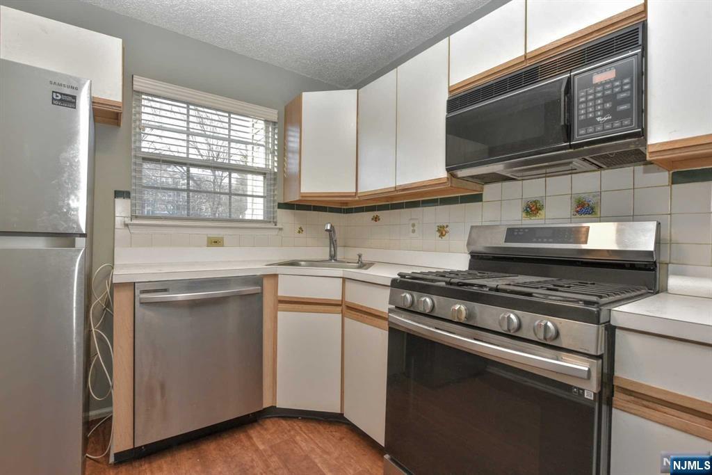 1124 Hyde Park, Mahwah, NJ 07430 Listing Photo  8