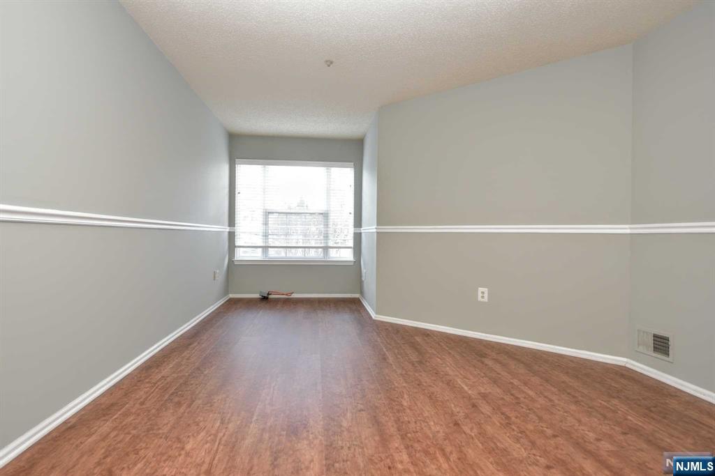 1124 Hyde Park, Mahwah, NJ 07430 Listing Photo  9