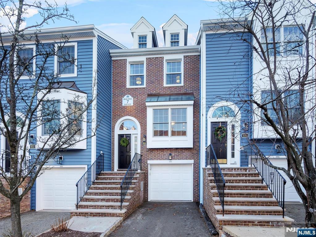 MLS Number 25000161 2 bed 2 bath Condo/Coop/Townhouse Property for