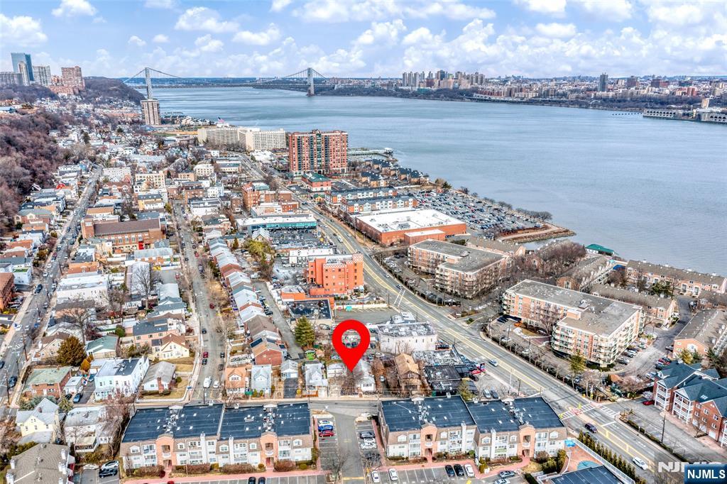 Homes for sale in Edgewater, NJ | 17 Garden Pl, Edgewater, NJ 07020 | MLS# 25000917