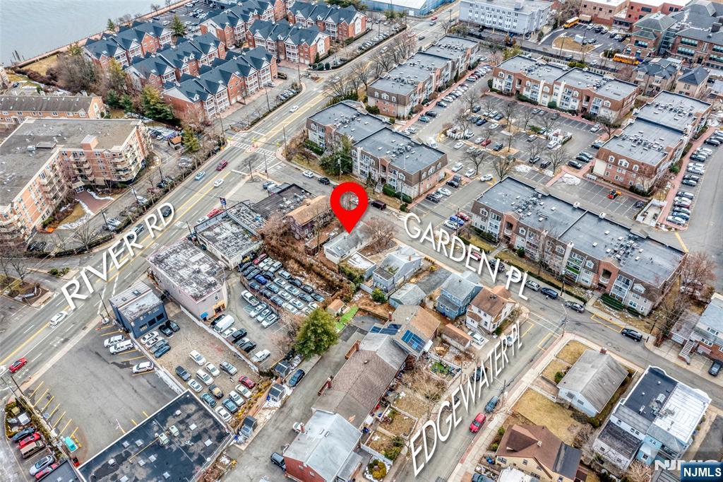 Homes for sale in Edgewater, NJ | 17 Garden Pl, Edgewater, NJ 07020 | MLS# 25000917