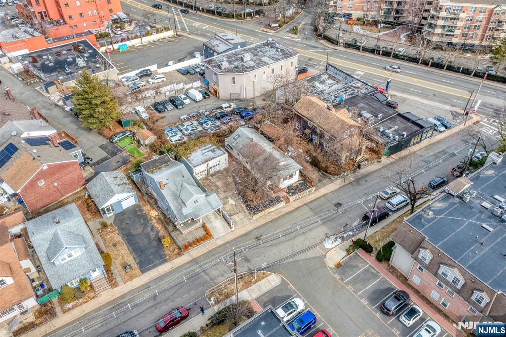 Homes for sale in Edgewater, NJ | 17 Garden Pl, Edgewater, NJ 07020 | MLS# 25000917