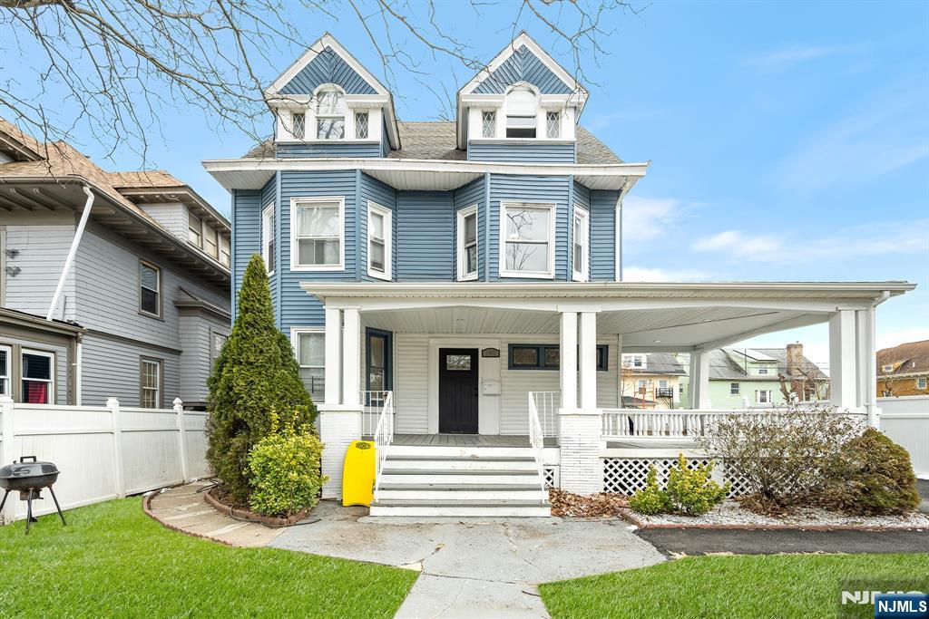 $599,999 Colonial