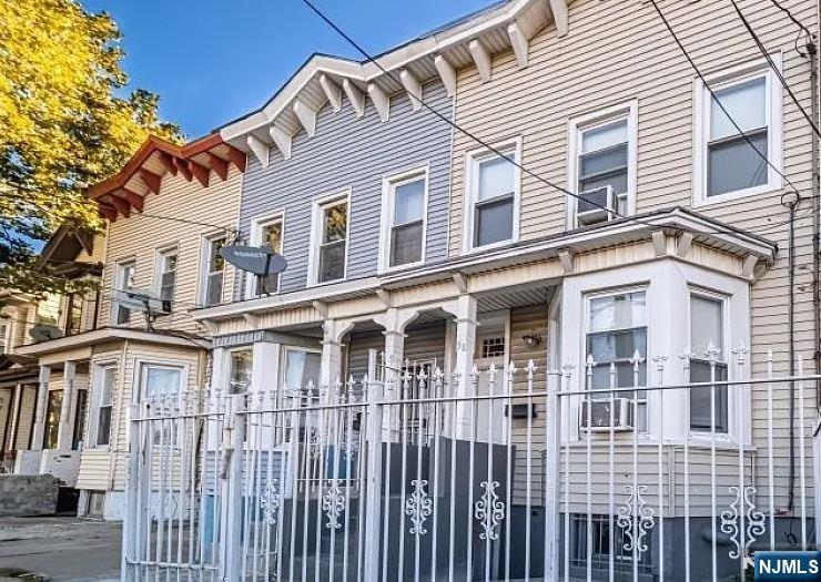 $440,000 Rowhouse