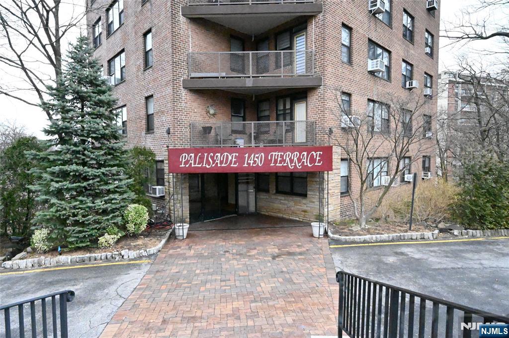 $439,000 Condo