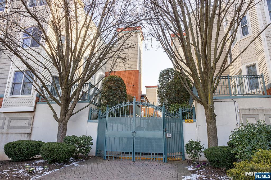 Homes for sale in Edgewater, NJ | 249 The Promenade, Edgewater, NJ 07020 | MLS# 25001896