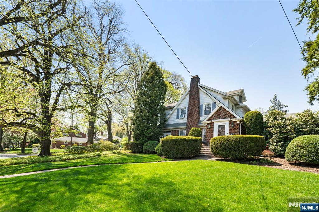 Homes for sale in Teaneck, NJ | 746 Queen Anne Rd, Teaneck, NJ 07666 | MLS# 25003268