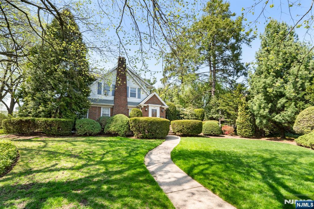 Homes for sale in Teaneck, NJ | 746 Queen Anne Rd, Teaneck, NJ 07666 | MLS# 25003268