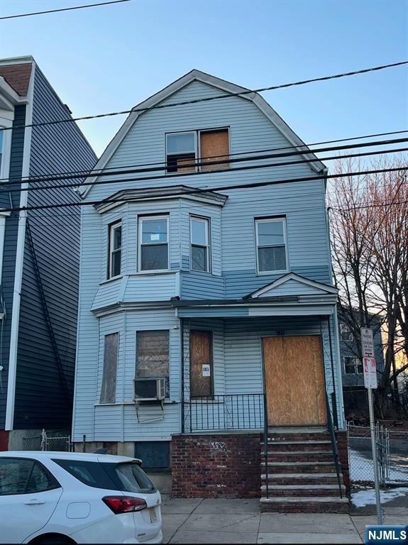 $300,000 Colonial