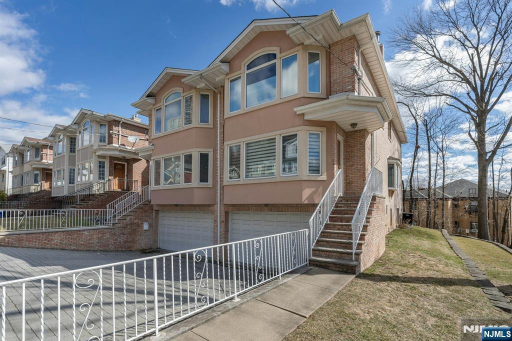 $999,999 Townhouse