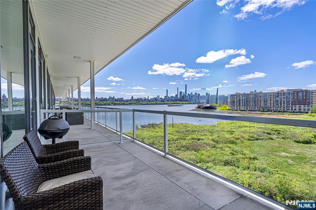 $1,850,000 Condo