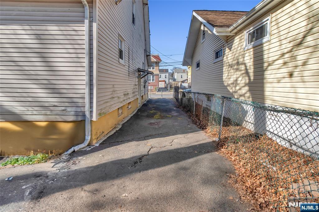 Homes for sale in Newark, NJ | 184 Sunset Ave, Newark, NJ 07106 | MLS# 25003893