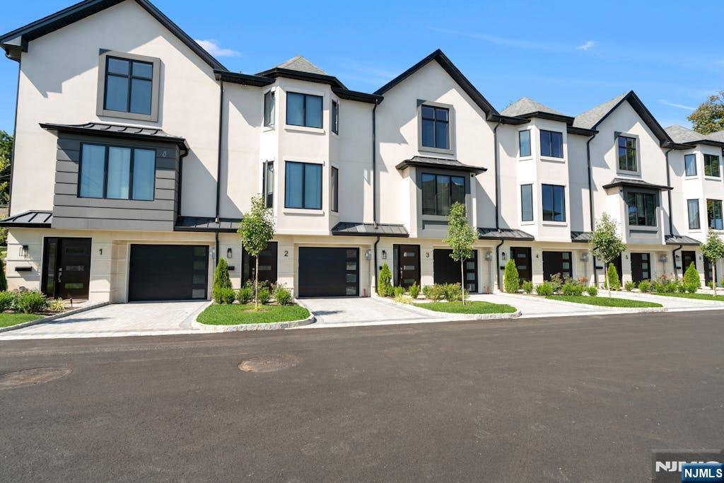HO HO KUS Properties