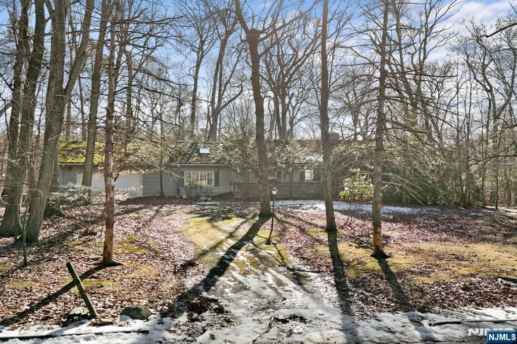 Homes for sale in Upper Saddle River, NJ | 20 Hidden Glen Rd, Upper Saddle River, NJ 07458 | MLS# 25004019