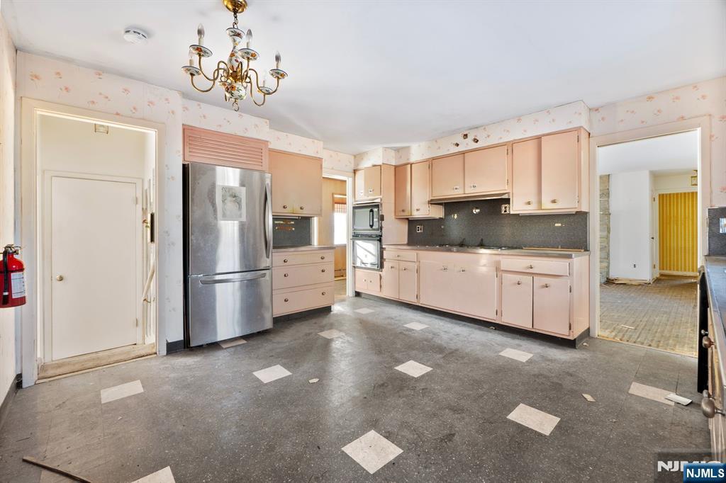 Homes for sale in Upper Saddle River, NJ | 20 Hidden Glen Rd, Upper Saddle River, NJ 07458 | MLS# 25004019