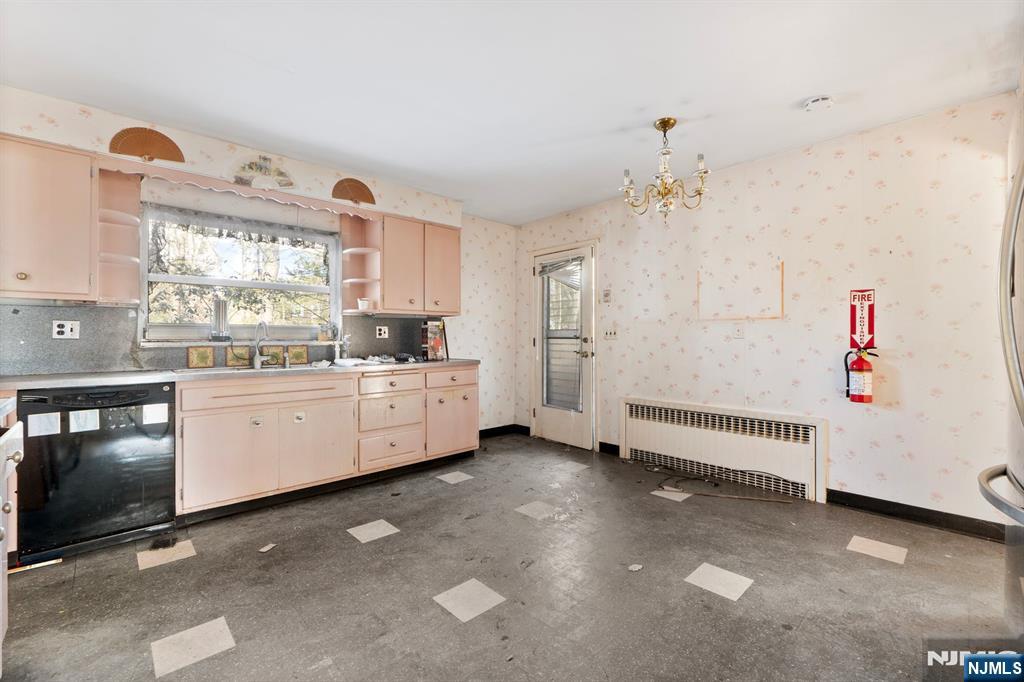 Homes for sale in Upper Saddle River, NJ | 20 Hidden Glen Rd, Upper Saddle River, NJ 07458 | MLS# 25004019