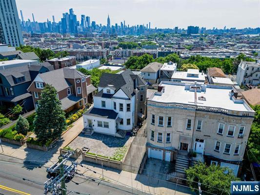 $1,600,000 Rowhouse