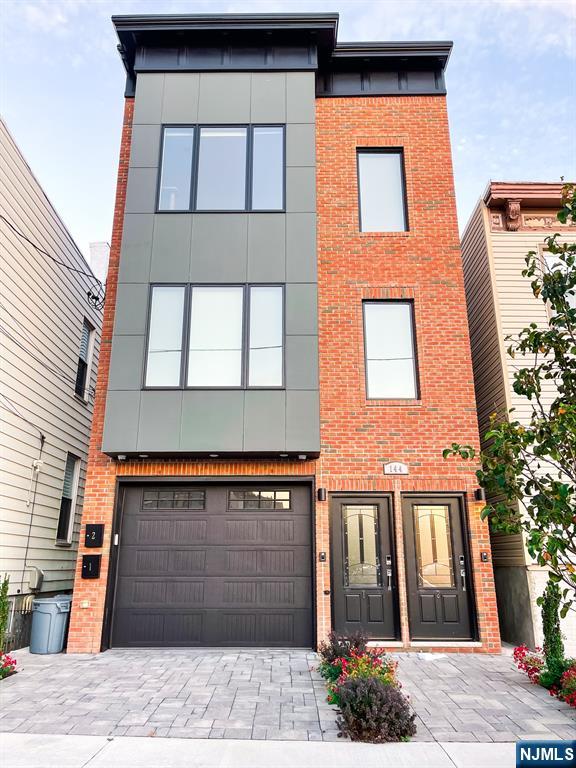 $1,060,000 Condo