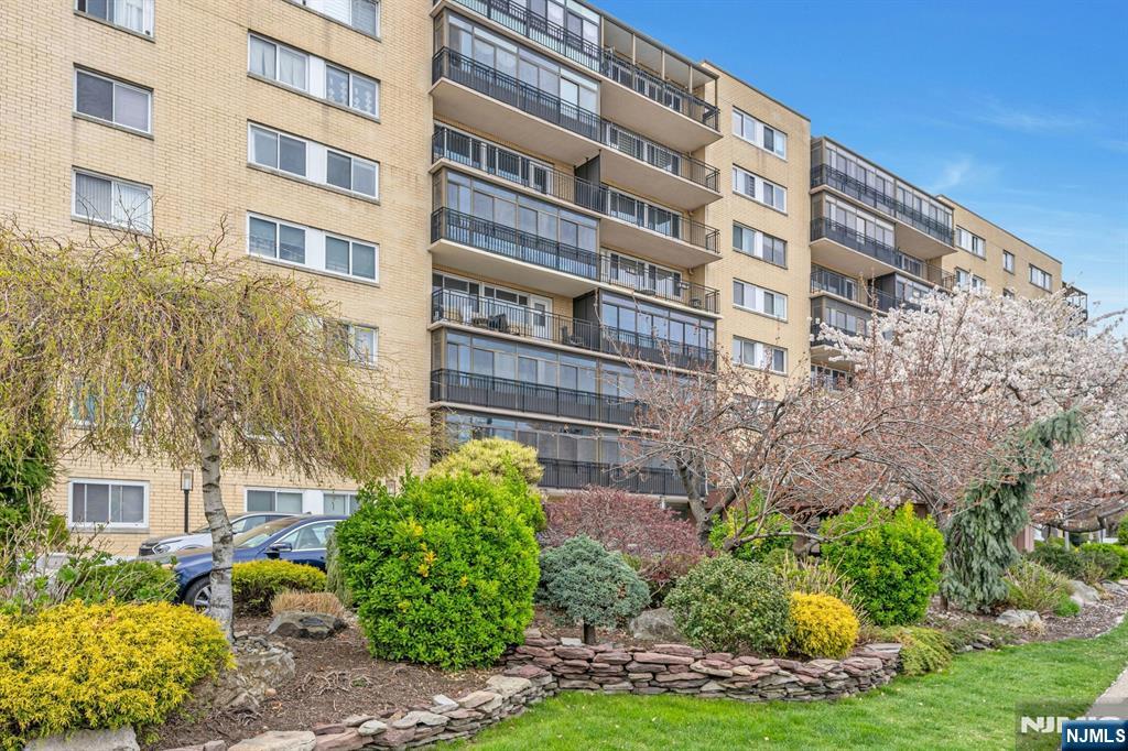 $173,000 Co-op