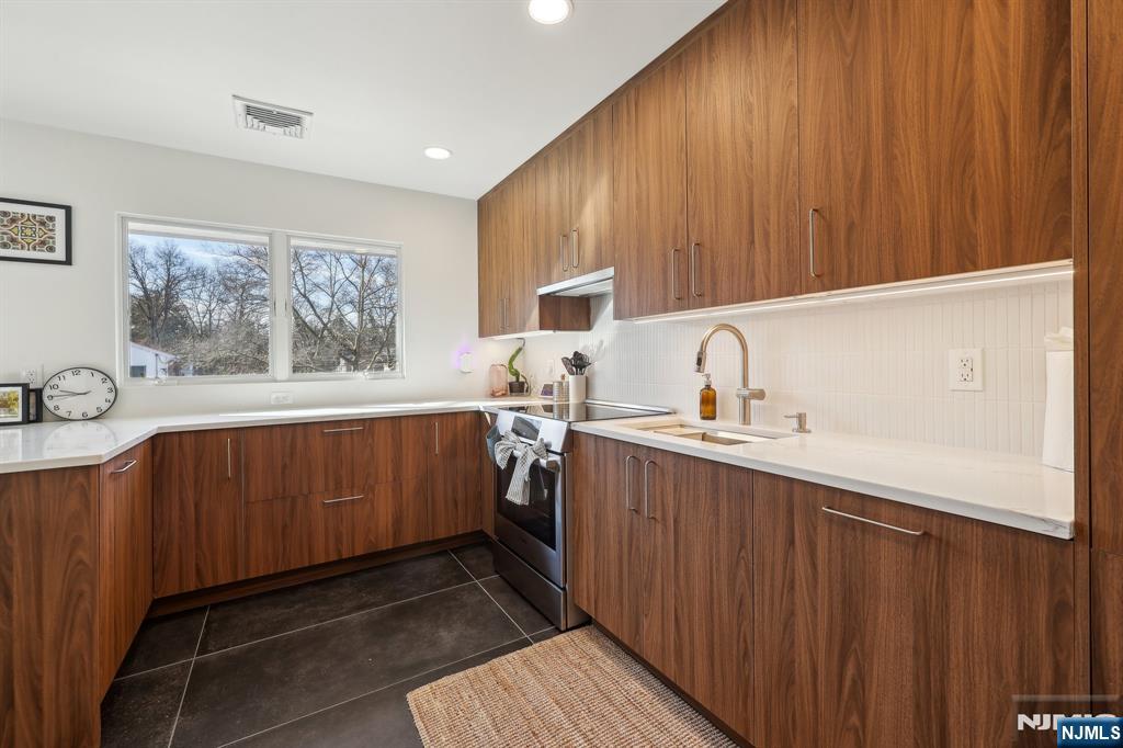 85 Benson, Westwood, NJ 07675 Listing Photo  4