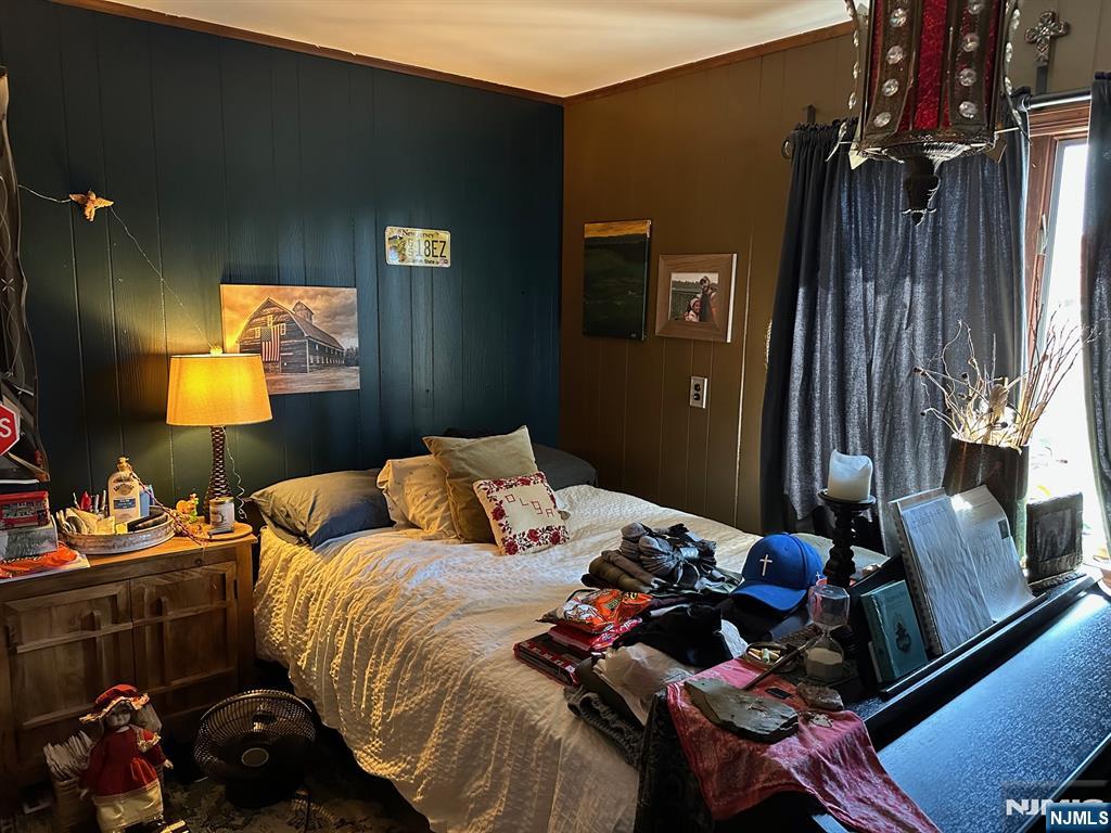 FIRST FLOOR BEDROOM