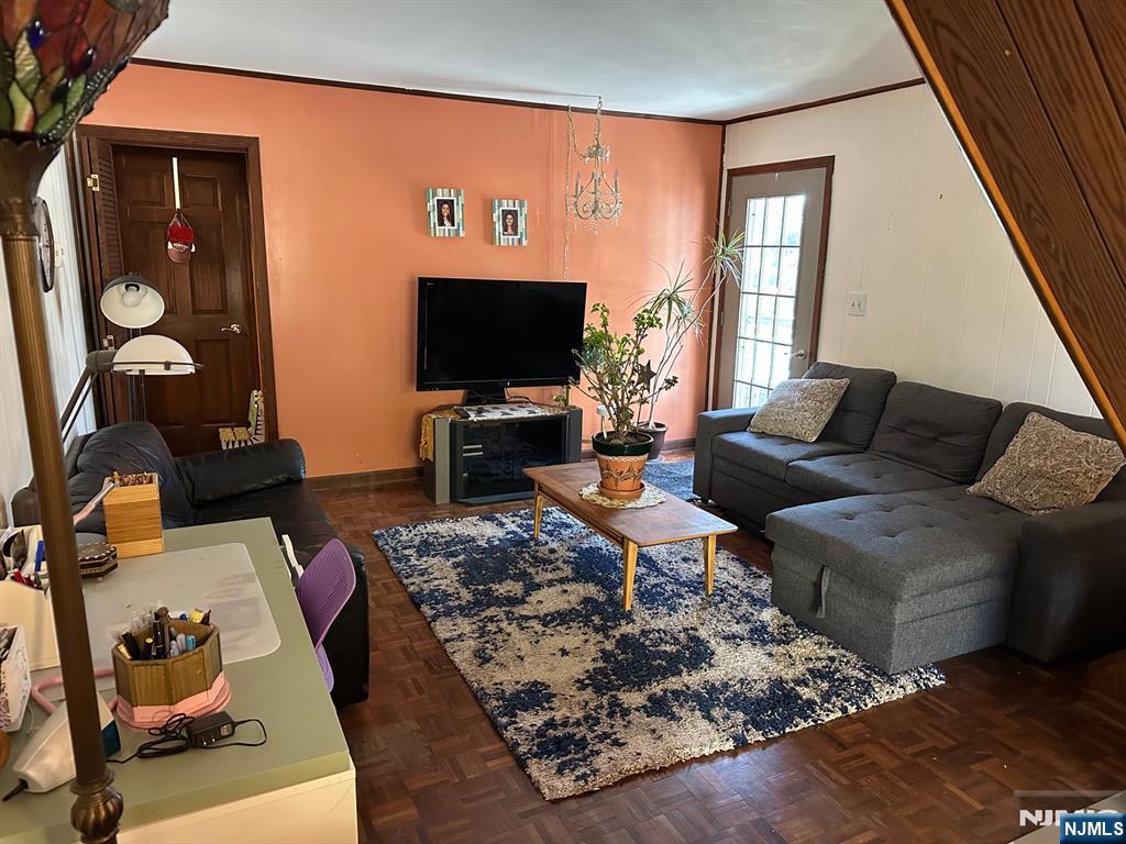 FIRST FLOOR FAMILY ROOM