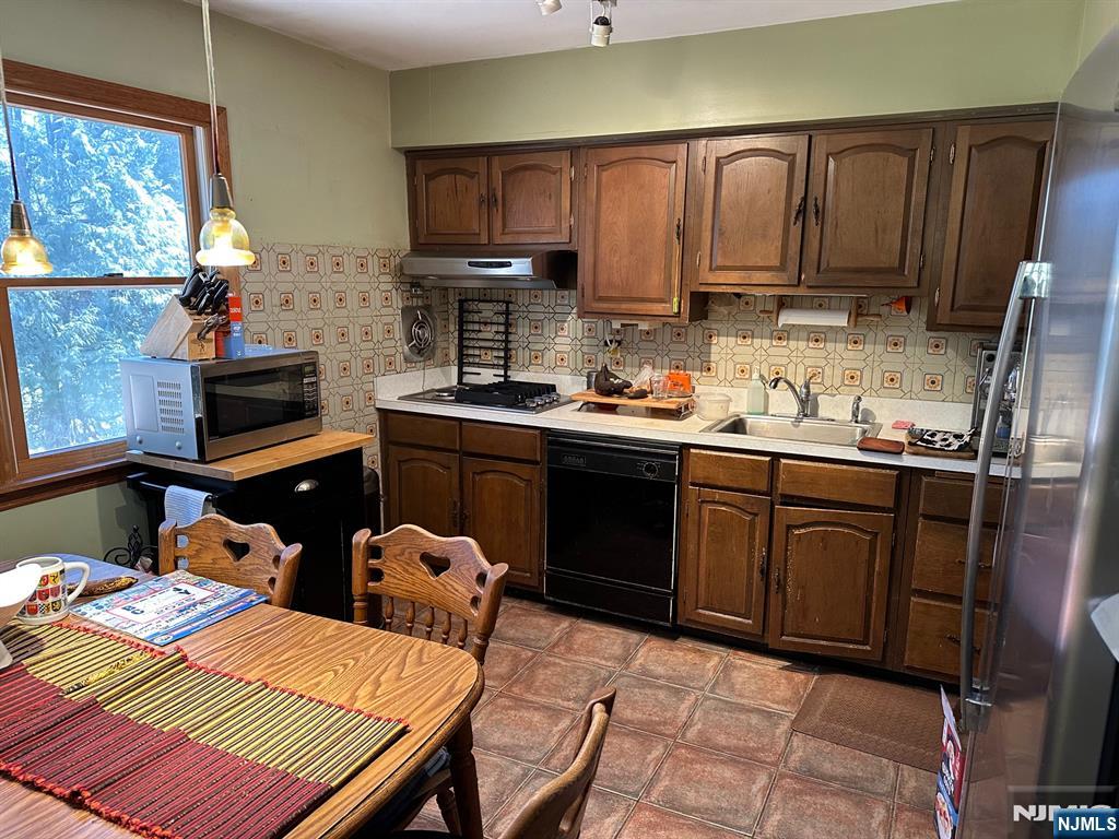 SECOND FLOOR KITCHEN