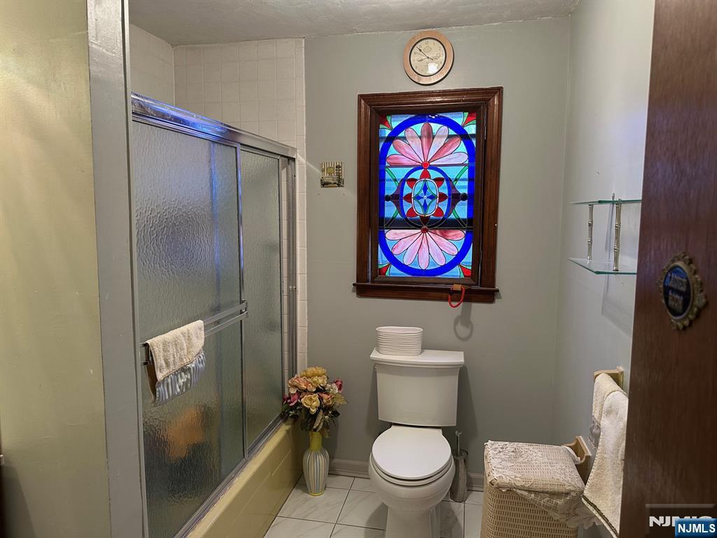 SECOND FLOOR FULL BATH