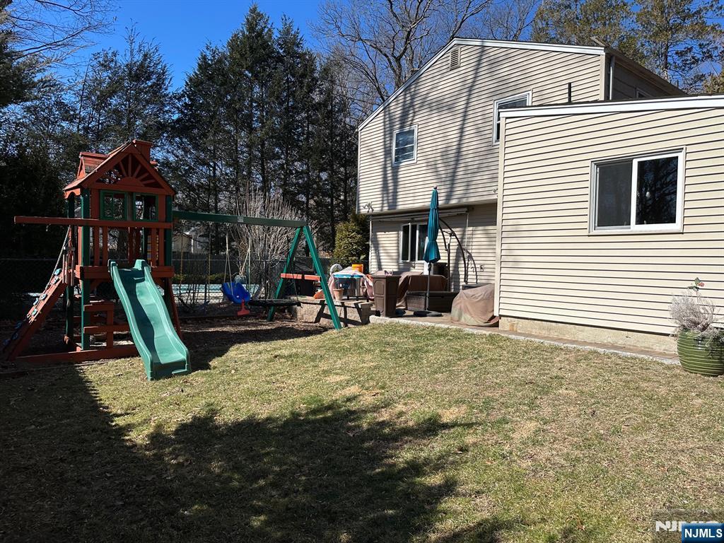 BACKYARD PLAY AREA