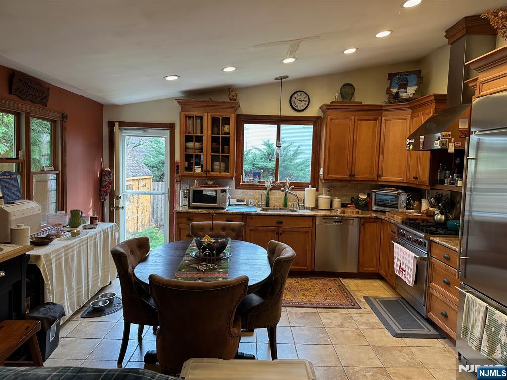 FIRST FLOOR KITCHEN
