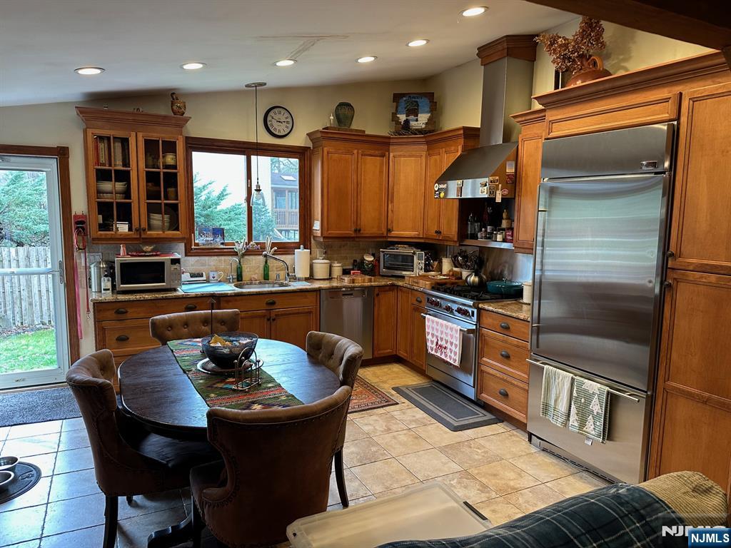 FIRST FLOOR KITCHEN