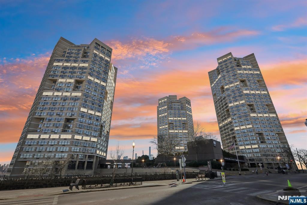 $349,900 Condo