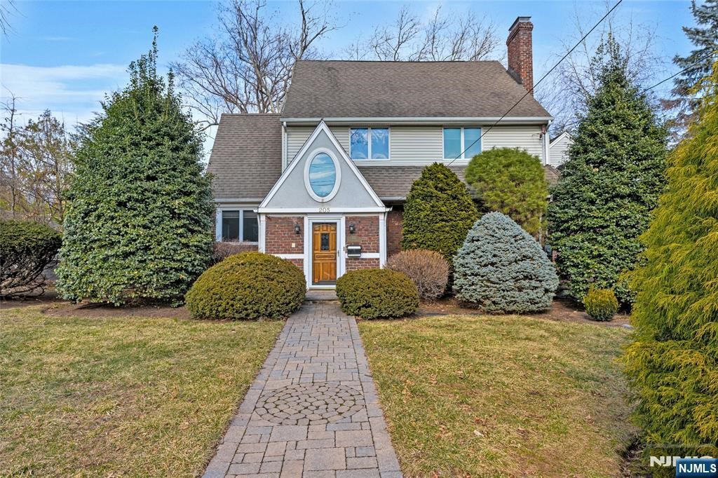 $1,350,000 Colonial