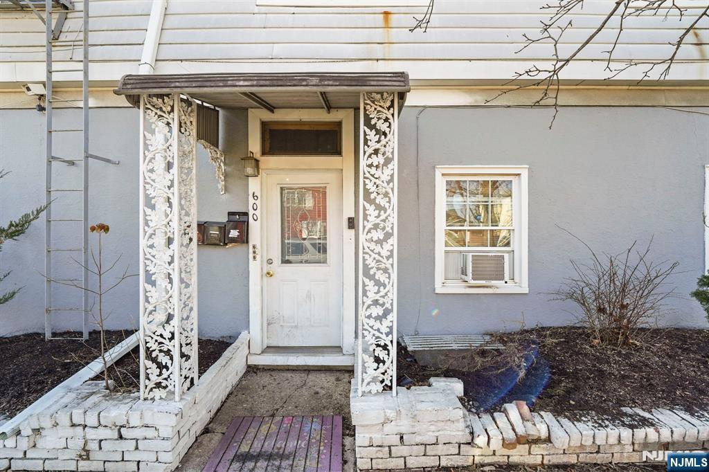 Homes for sale in Linden, NJ | 600 Henry St, Linden, NJ 07036 | MLS# 25006949