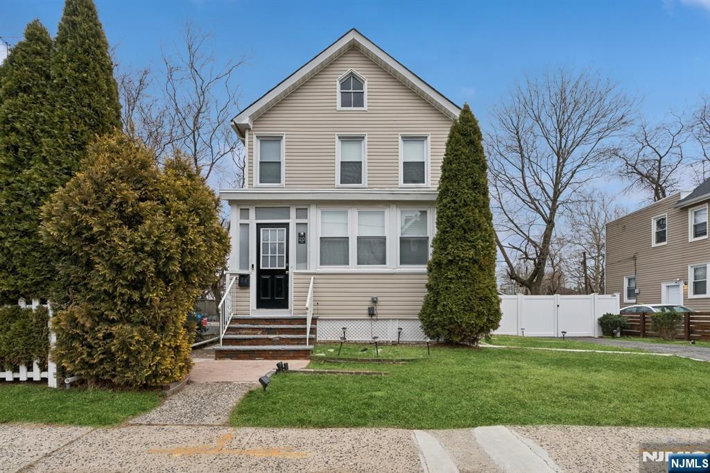 $475,000 Colonial