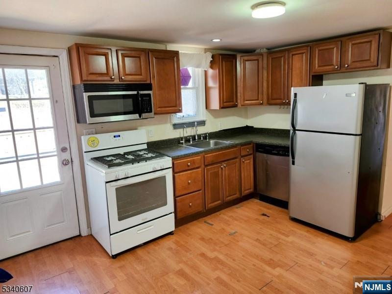 Homes for sale in West Milford, NJ | 30 Hemlock Ln, West Milford, NJ 07480 | MLS# 25007666