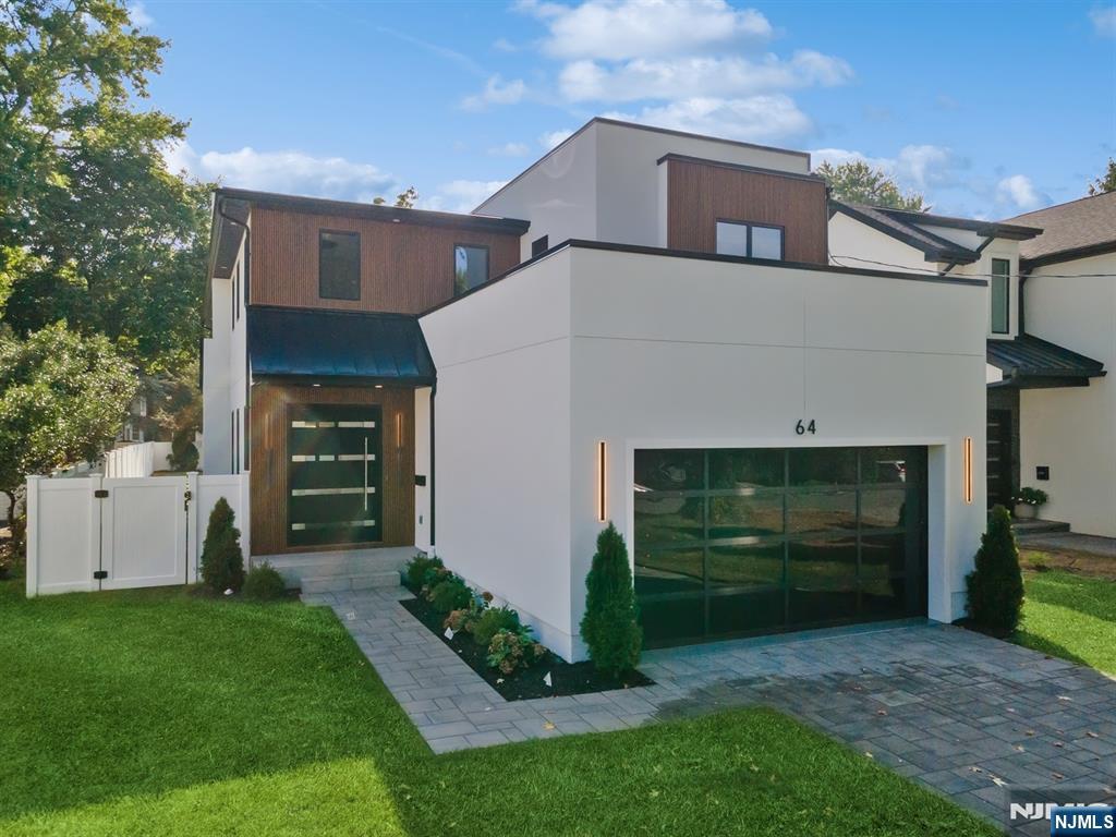 $2,488,000 Colonial