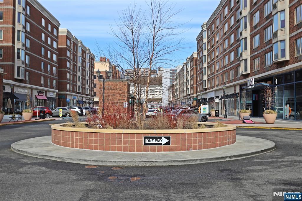 $558,000 Condo