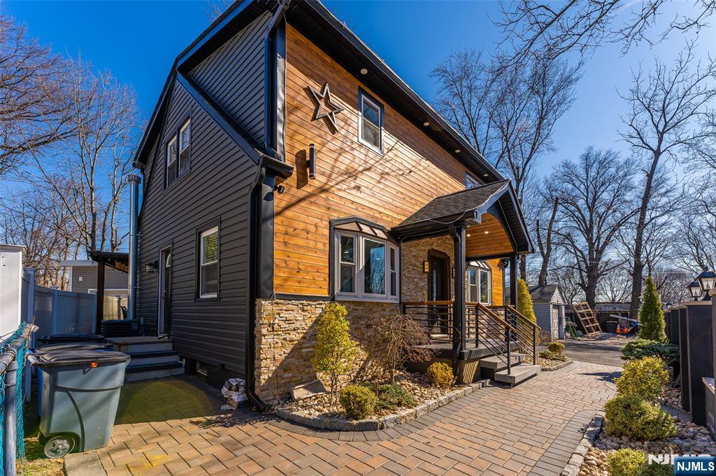 $629,000 Contemporary